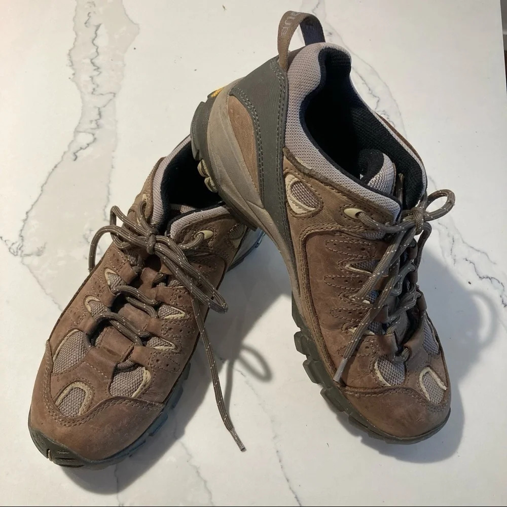 VASQUE Sz 8.5 Leather Hiking Trekking Super Grip  Lace Up Sneakers Shoes